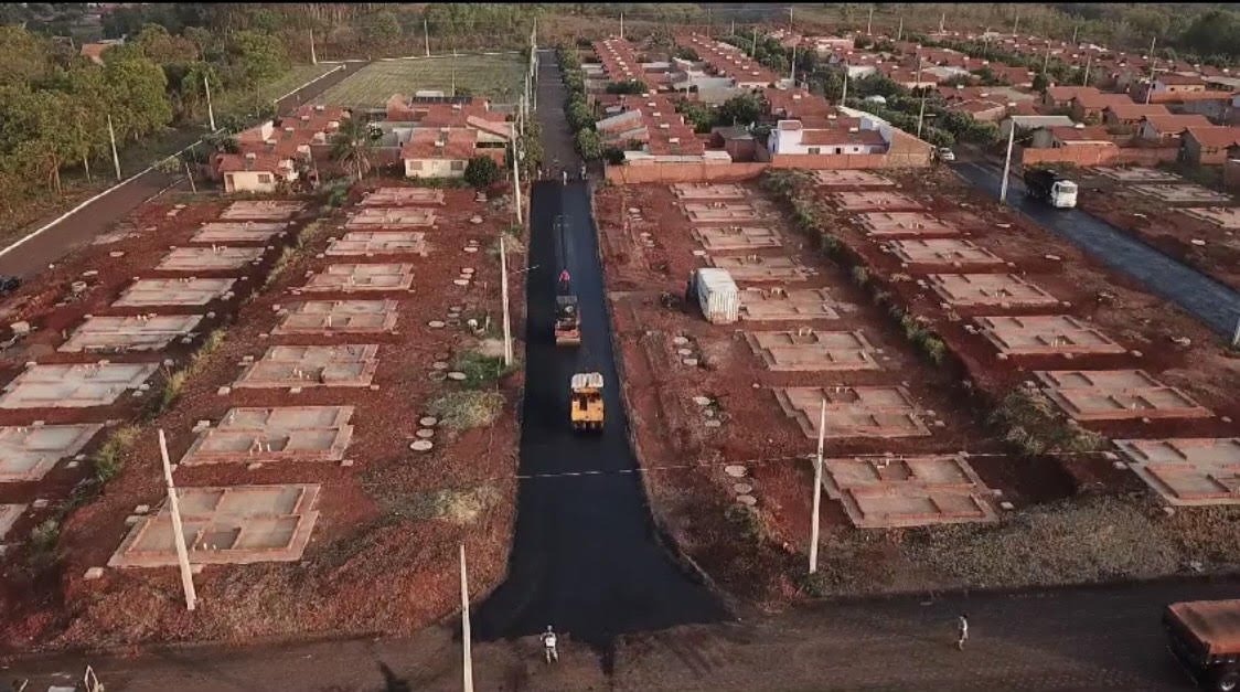 Asfalto e Novas Casas no Bairro Eduardo Perez Filho