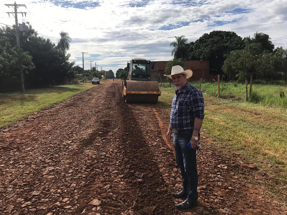 Prefeitura realiza cascalhamento nas vias do Indubrasil