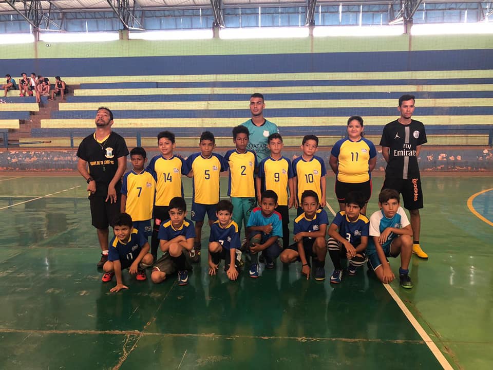 Jogos amistosos de futsal e voleibol no Ginásio Municipal de Esportes