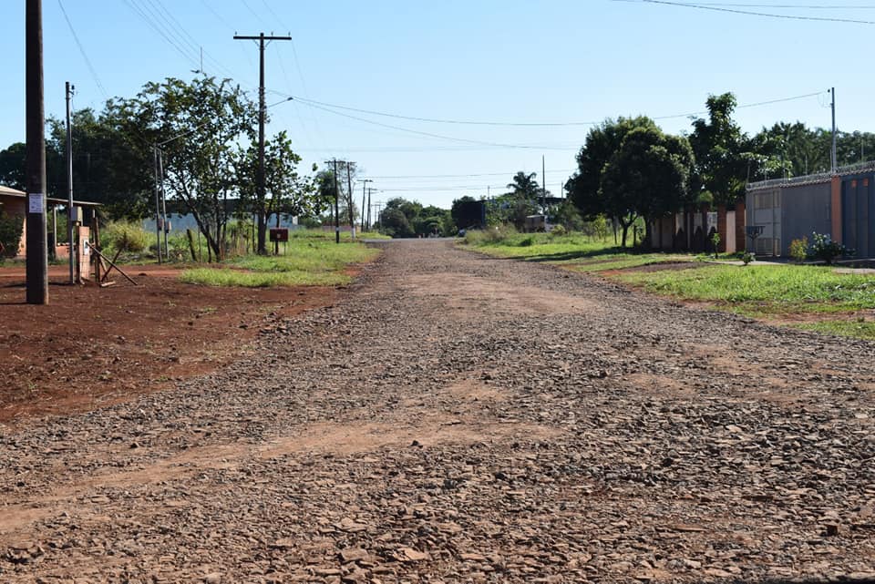 INDUBRASIL: Prefeitura inicia obras de cascalhamento nas ruas da Vila Entroncamento