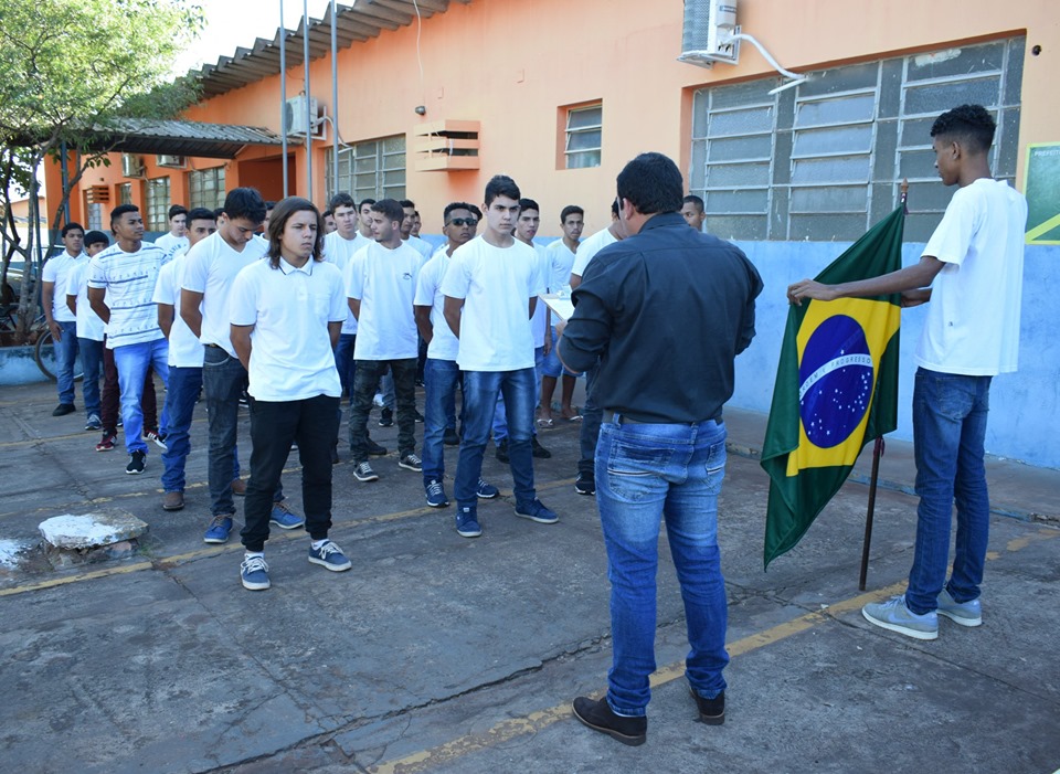 Junta Militar realiza solenidade do juramento à bandeira e entrega do CDI