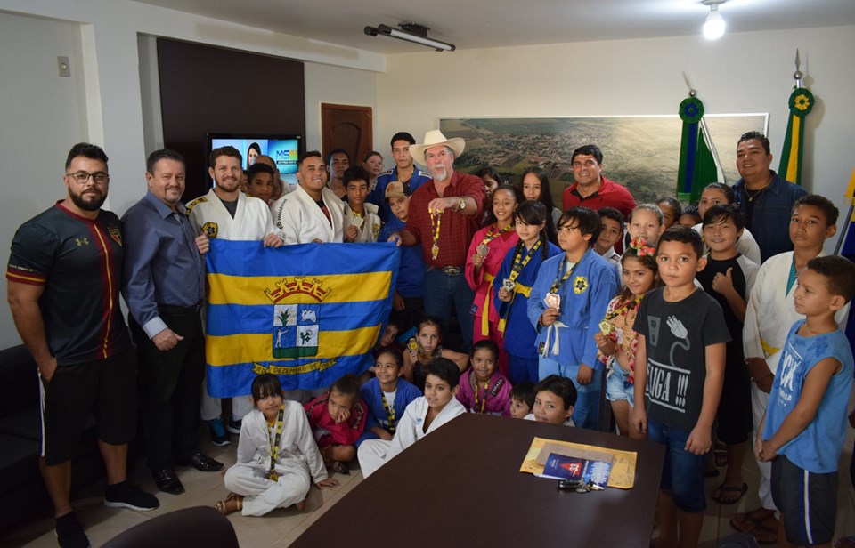 Visita dos atletas que disputaram o “10º Torneio Rocha Interclubes de Judô”