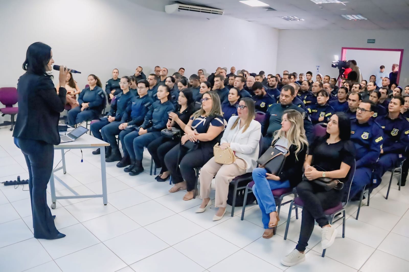 Equipe de Terenos participa de capacitação sobre Atendimento Humanizado e Escuta Qualificada na Casa da Mulher Brasileira
