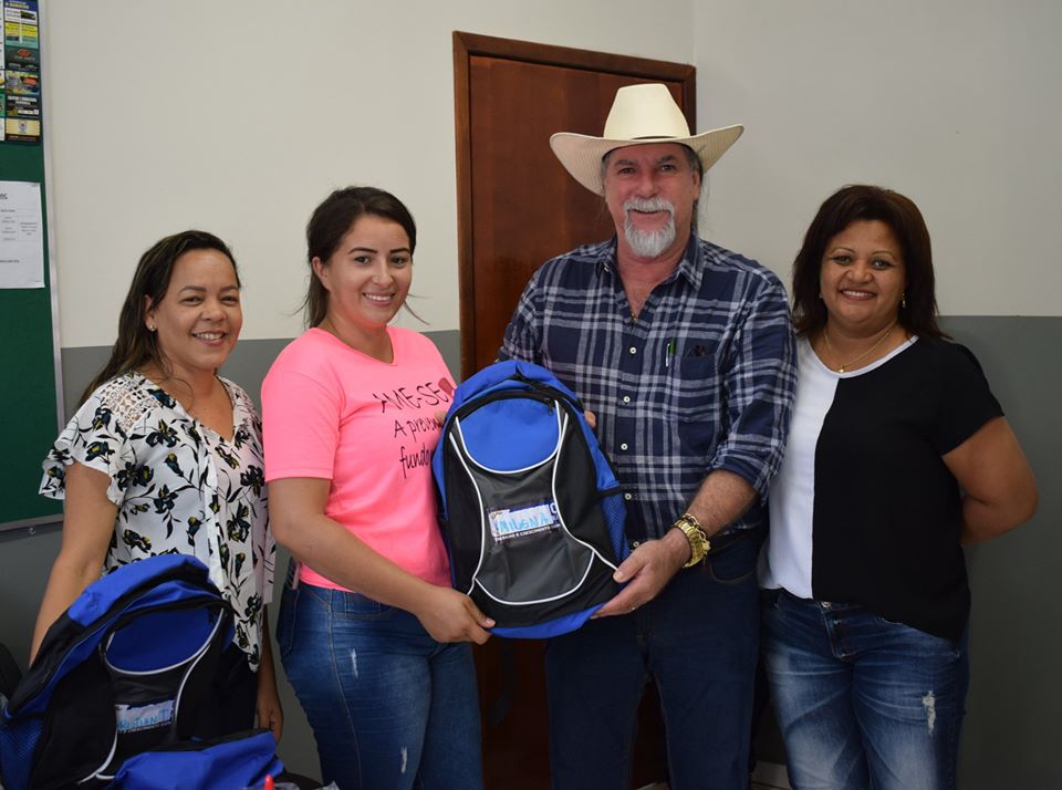 Entrega de kits para os agentes de saúde da área urbana e rural