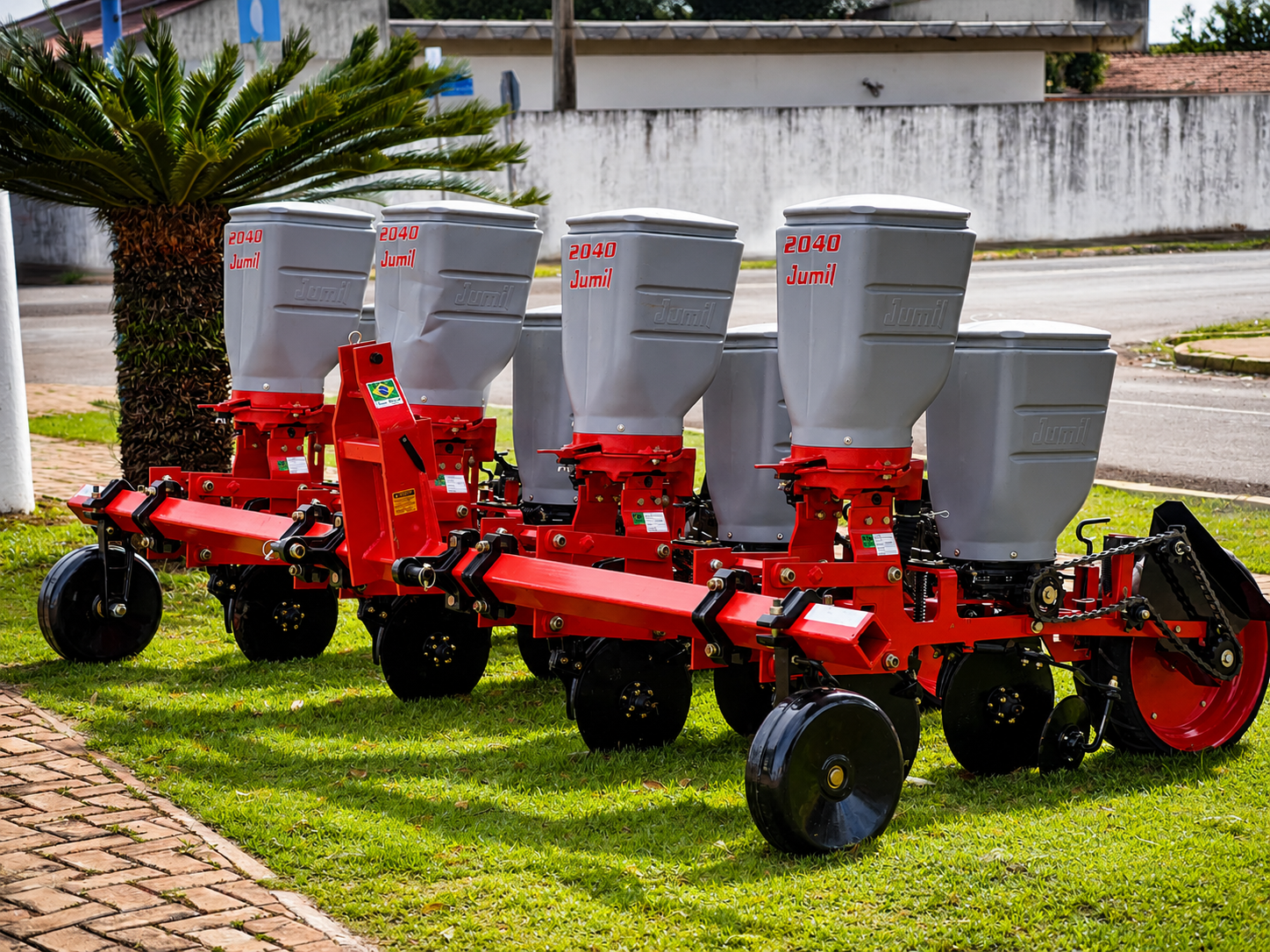 Terenos recebe novos equipamentos para fortalecer os serviços urbanos e a agricultura familiar