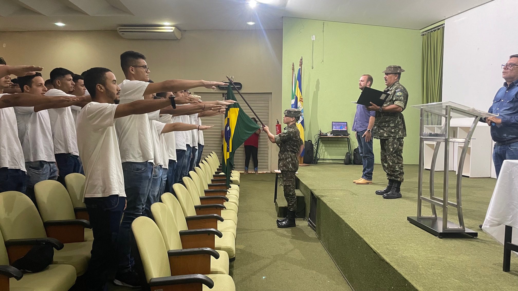 Junta Militar realiza cerimônia de juramento à bandeira e entrega dos Certificados de Dispensa de incorporação (CDI)