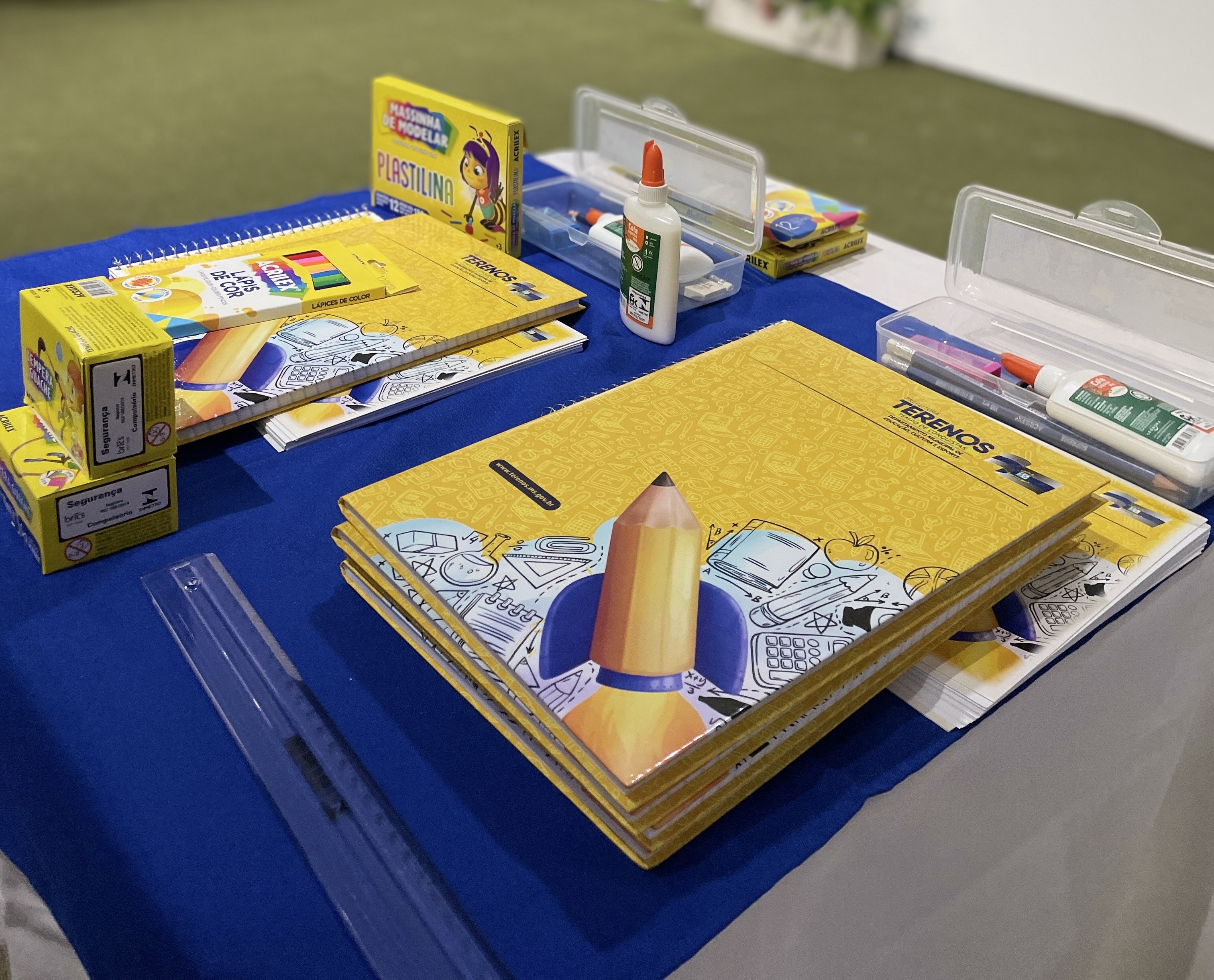 Kits escolares e apostilas já estão disponíveis para as escolas municipais de Terenos