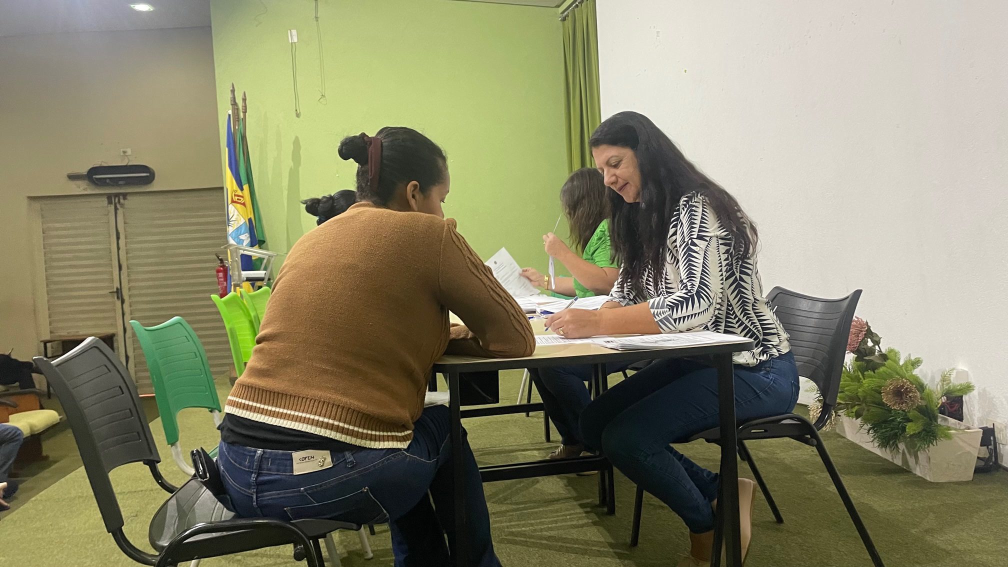 Reunião com as famílias pré-selecionadas para o loteamento Vivare,