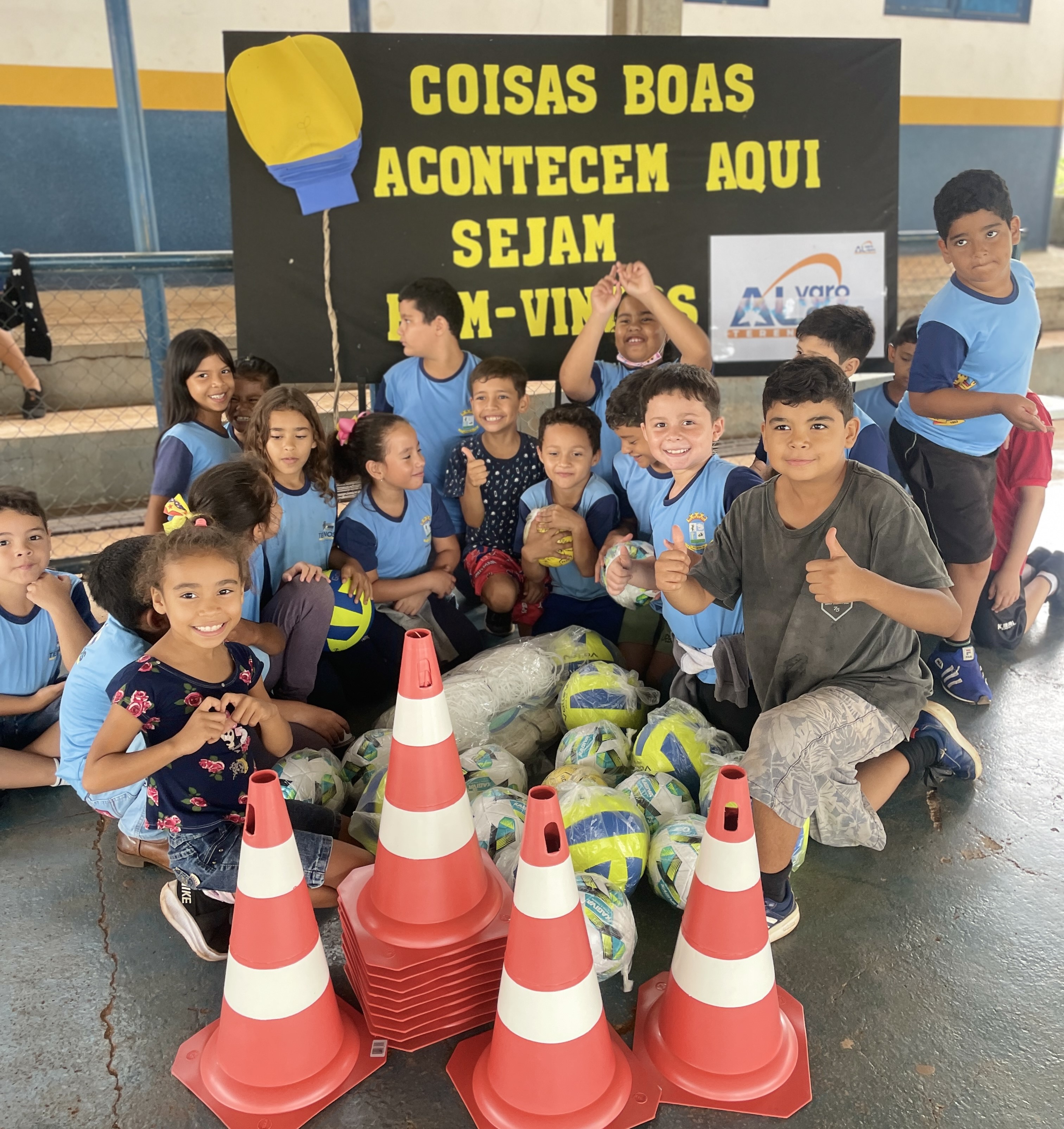 Secretaria de Educação entrega cerca de 500 materiais esportivos para escolas municipais