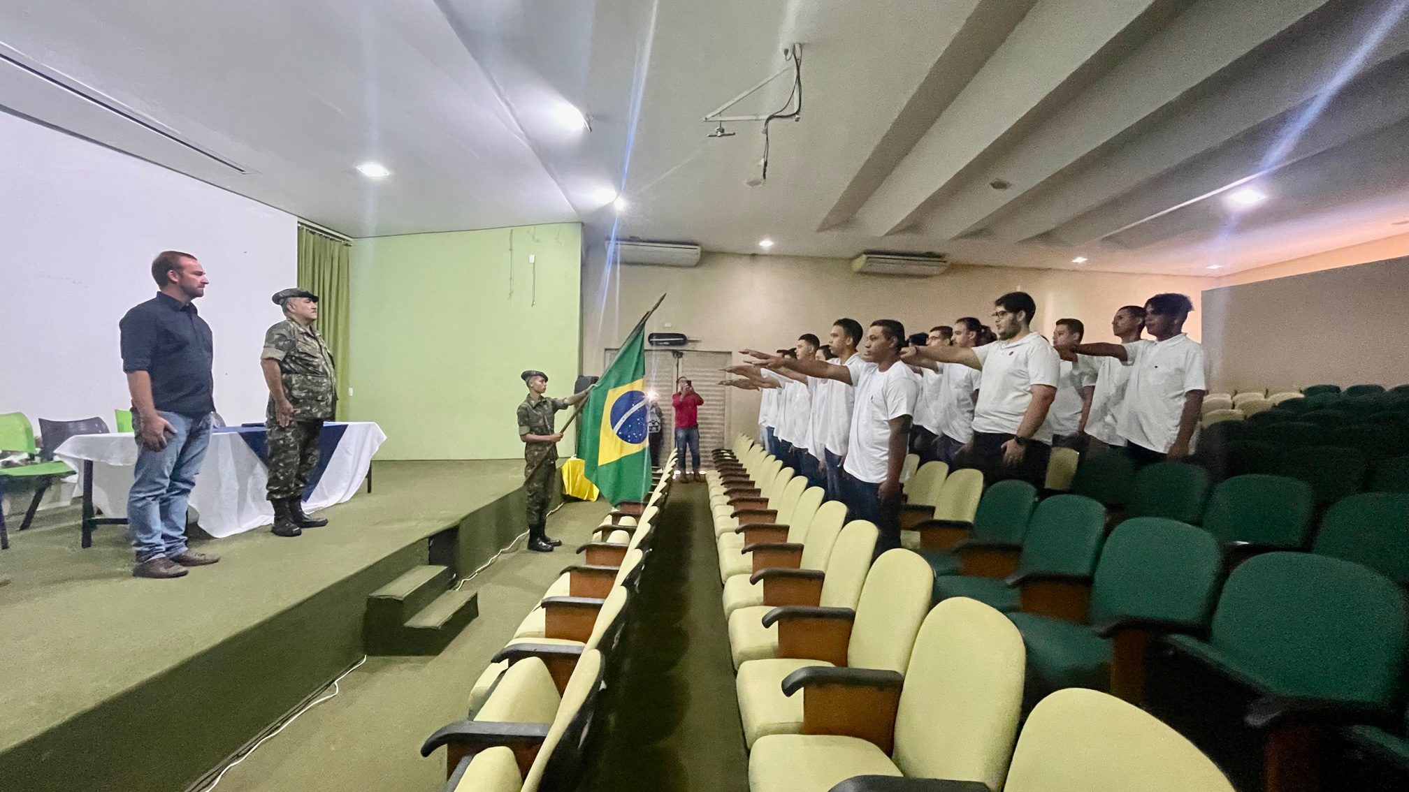 Cerimônia de Juramento à Bandeira e Dispensa do Serviço Militar