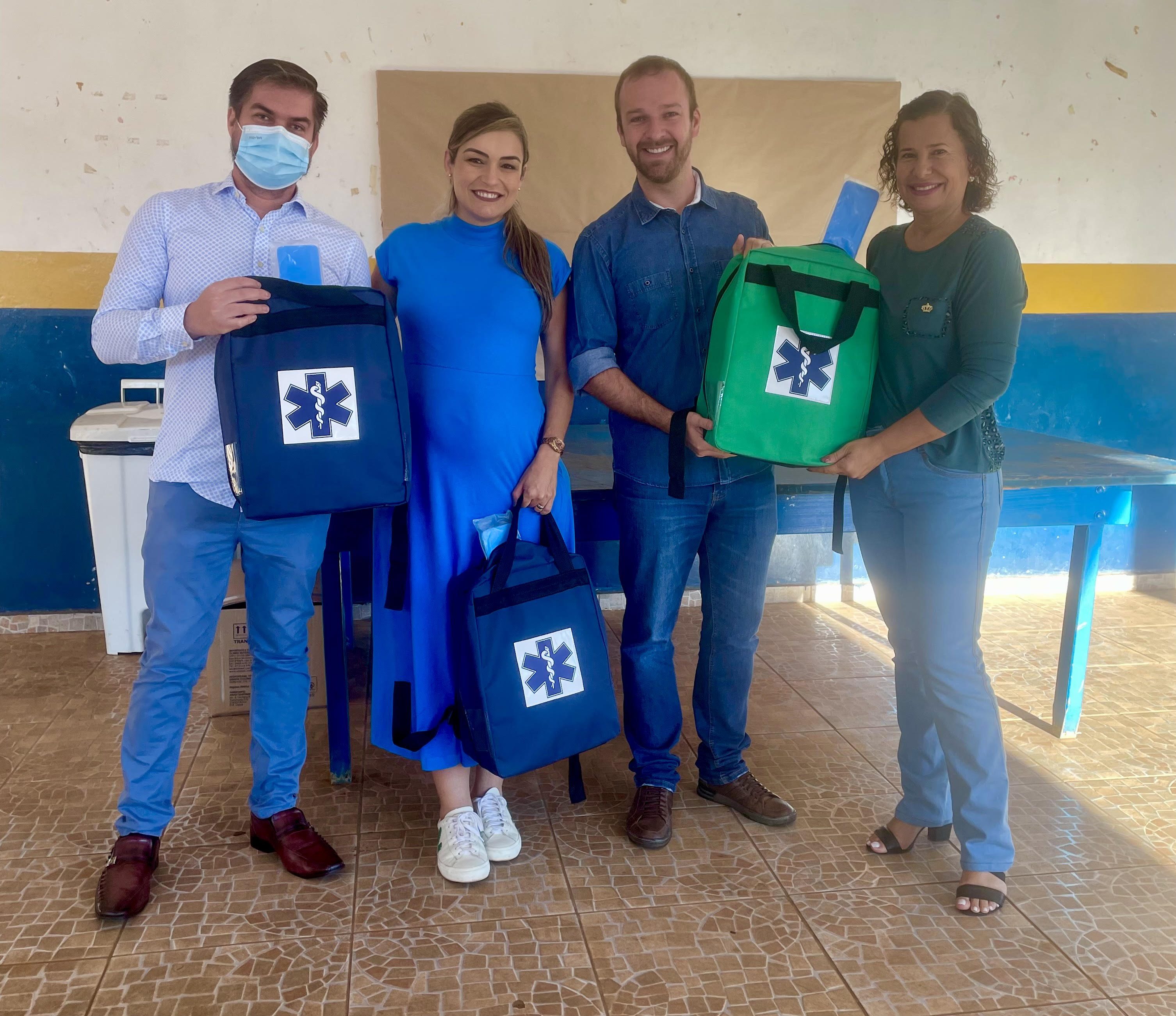 Entrega de kits de primeiros socorros para as escolas